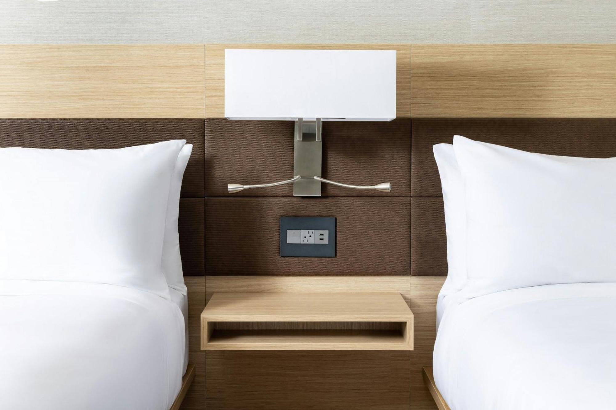 Ac Hotel By Marriott Honolulu Bagian luar foto
