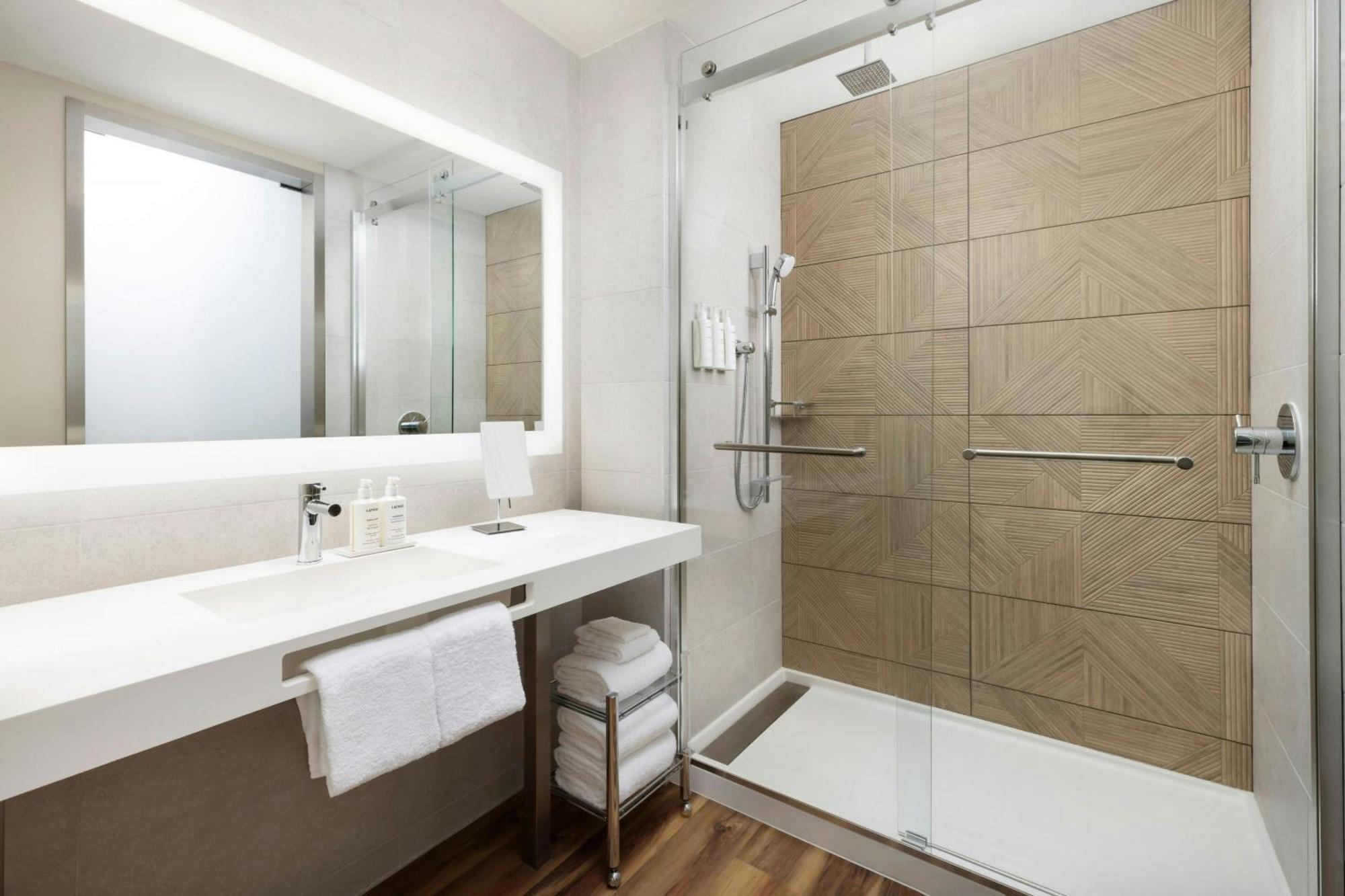 Ac Hotel By Marriott Honolulu Bagian luar foto