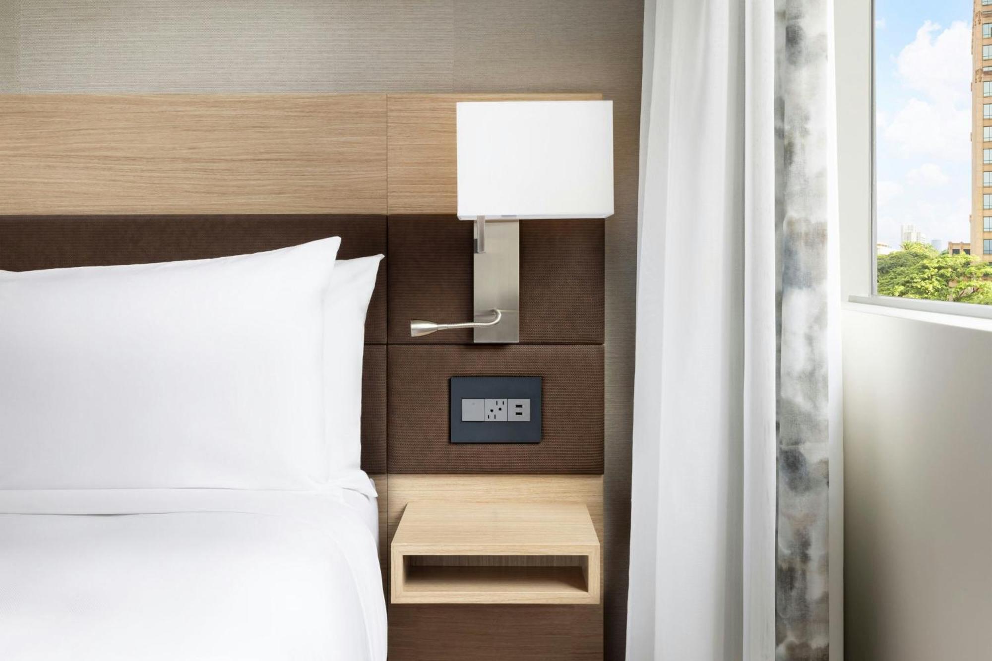 Ac Hotel By Marriott Honolulu Bagian luar foto